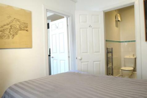 5 Watergate -NEW BED 2.JPG