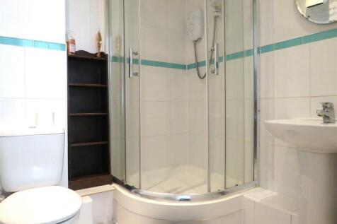 5 Watergate -NEW SHOWER ROOM.JPG