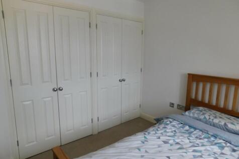 bedroom - 20 simpson square.jpeg