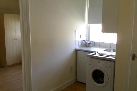 85B HRd 1 Bed kitchen reception