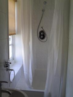 85B HRd 1 Bed Bathroom