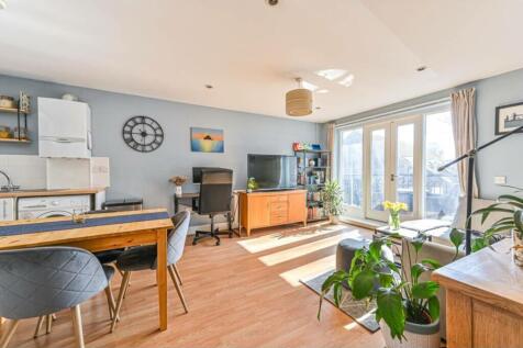 Lounge / Kitchen