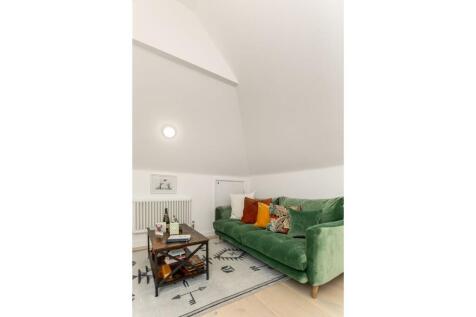 Sitting Room / Bed 3