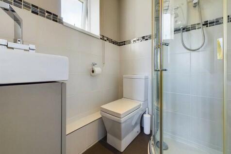 En Suite to Bedroom 2