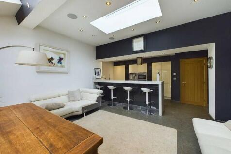 Open plan kitchen / diner