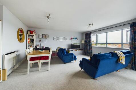 Reception Room/Dining Area