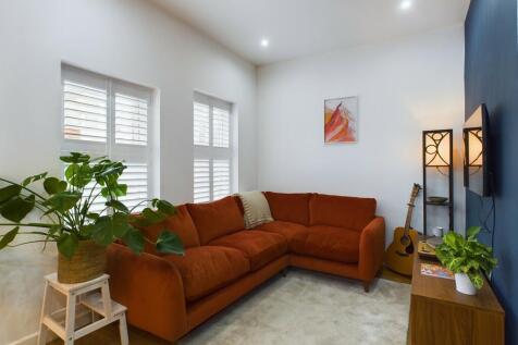 Living/dining area