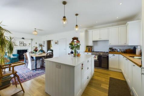 Kitchen/Dining Area