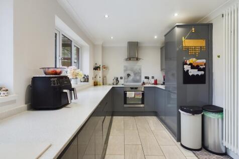 Kitchen/Dining Area