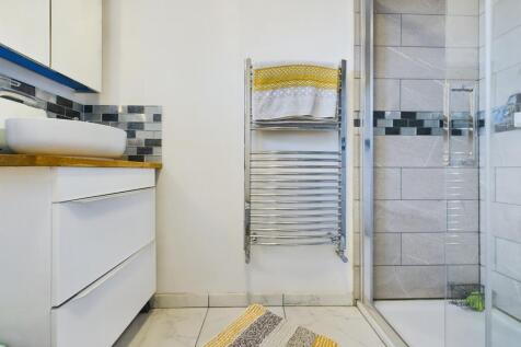 En-suite to Master Bedroom