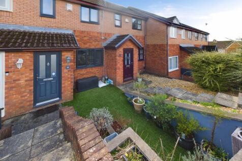 Front Garden &amp; Entrance
