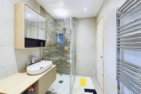 Bath/Shower Room