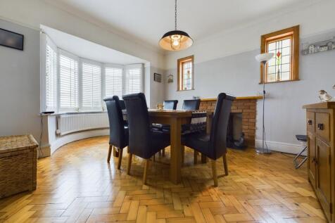 Dining Room/Bedroom 4