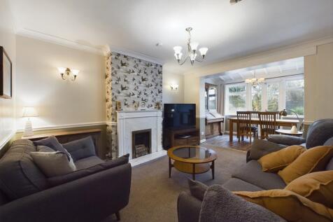 Family room/dining room