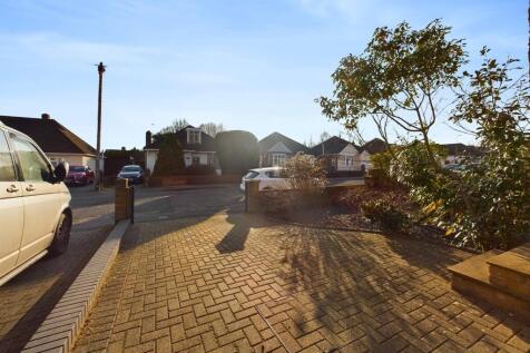 Driveway &amp; Front Entrance
