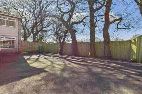 Driveway &amp; Front Entrance