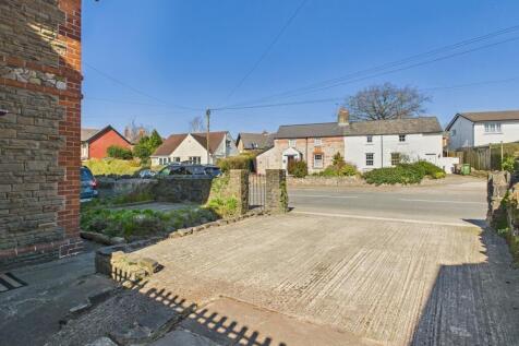 Driveway &amp; Front Entrance