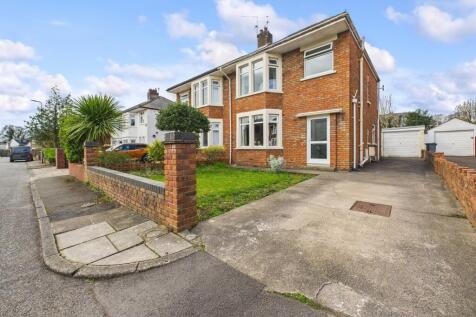 Driveway &amp; Front Entrance