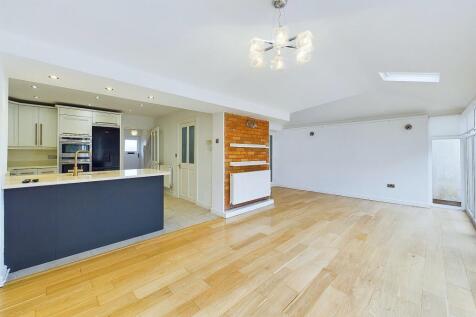 Family room/dining room