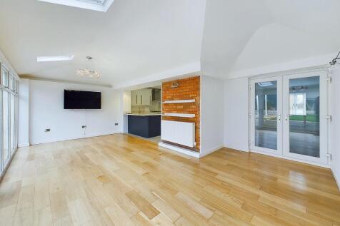 Family room/dining room