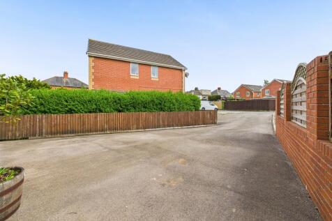 Driveway &amp; Front Entrance