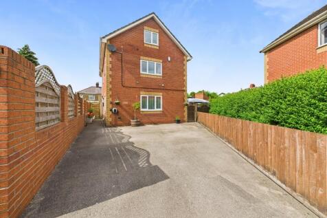 Driveway &amp; Front Entrance