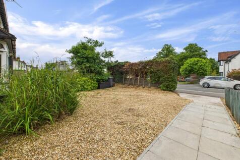 Driveway &amp; Front Entrance