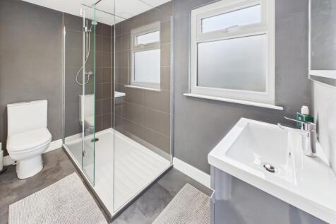 En Suite Shower Room to Bedroom 1