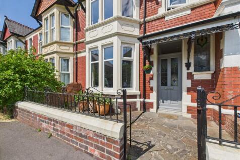 Front Garden &amp; Entrance