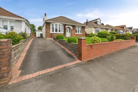 Driveway &amp; Front Entrance