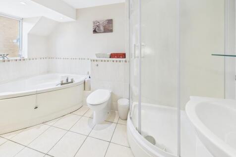 En Suite Bathroom to Bedroom 1