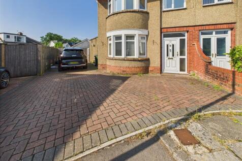 Driveway &amp; Front Entrance