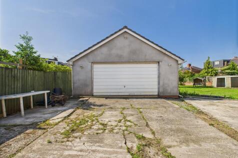 Detached Garage