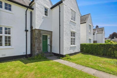 Front Garden &amp; Entrance