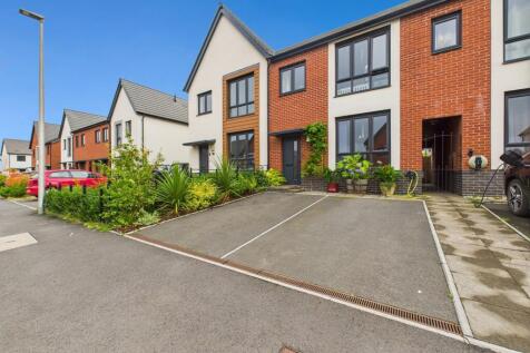 Driveway &amp; Front Entrance