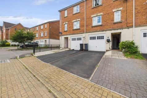 Driveway &amp; Front Entrance