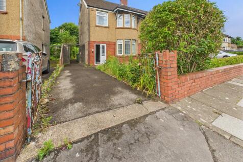 Driveway &amp; Front Entrance