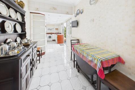Kitchen and breakfast room