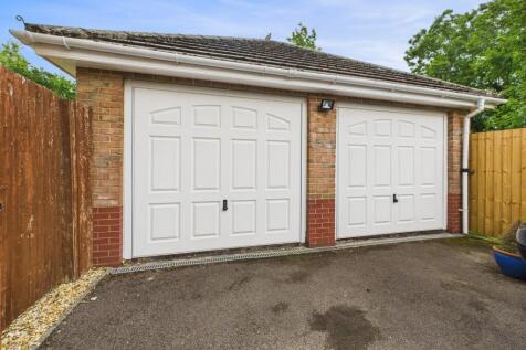 Detached Garage