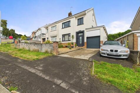 Driveway &amp; Front Entrance