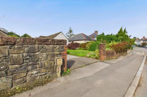 Driveway & Front Entrance