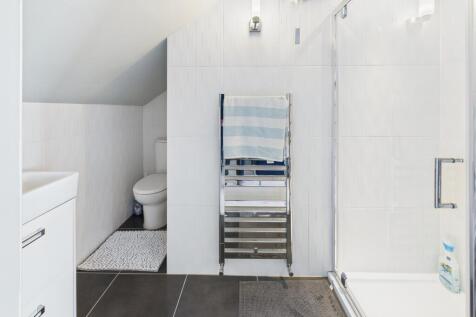 En Suite Shower Room to Bedroom 1