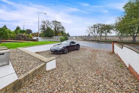 Driveway & Front Entrance