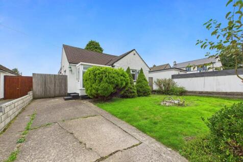 Driveway & Front Entrance