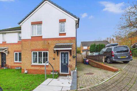 Driveway &amp; Front Entrance