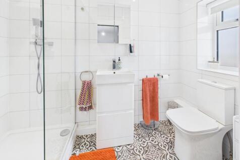 En Suite Shower Room to Bedroom 1