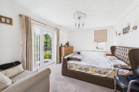 Master bedroom suite with dressing area and en-suite bathroom