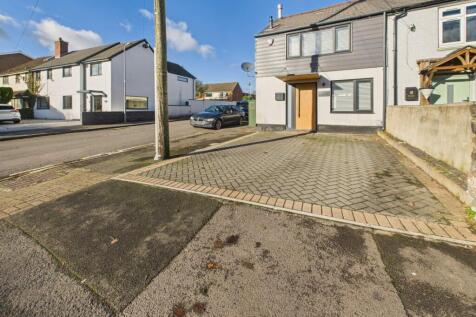 Driveway &amp; Front Entrance