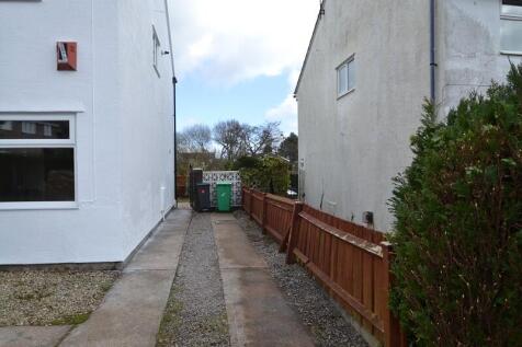Front garden and entrance
