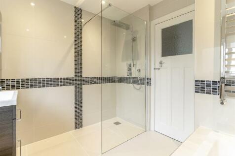 Bathroom - B.jpg